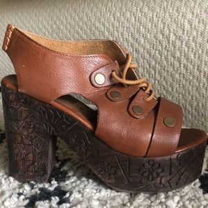 Free People Casual Wooden Platform Clogs (size 9)